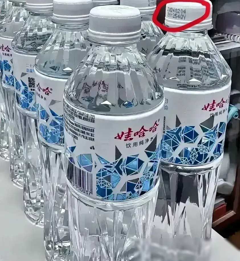 图片[7]-痛心！一箱又一箱农夫山泉被扔掉，网暴企业已经走入另一个极端！-淘米副业